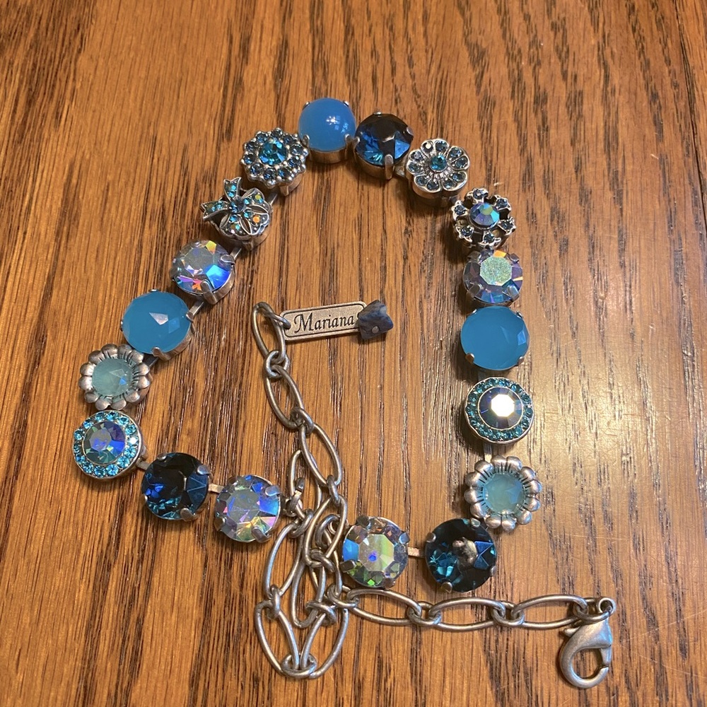 Mariana adjustable necklace 12” - 18”.